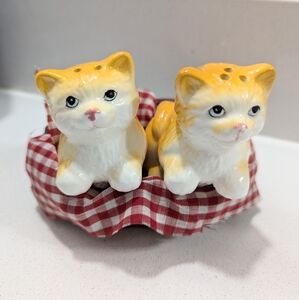 Vintage cats in a basket salt & peppershakers